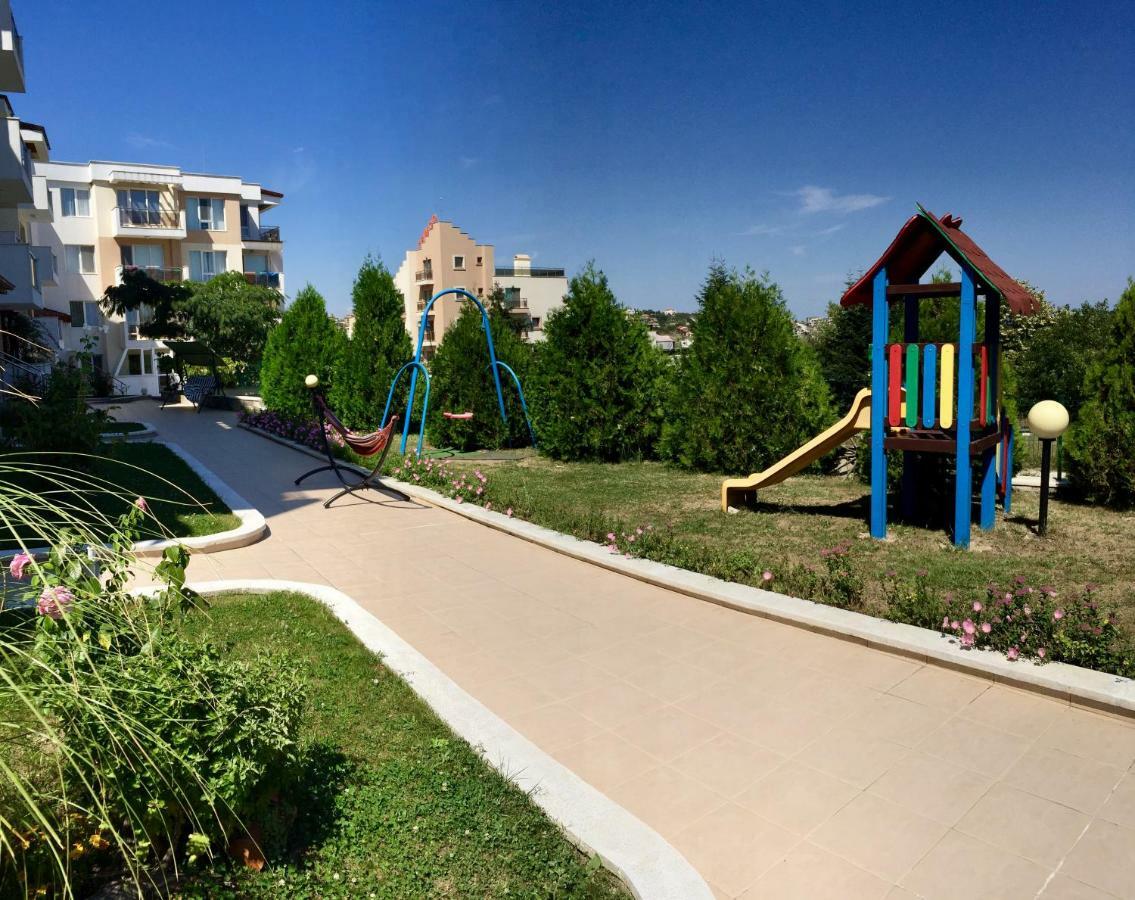 К-Кс "Солита", Студио Под Наем Byala  Esterno foto